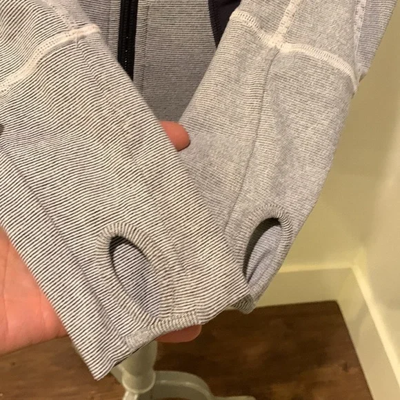 Lululemon jacket - Picture 3 of 8